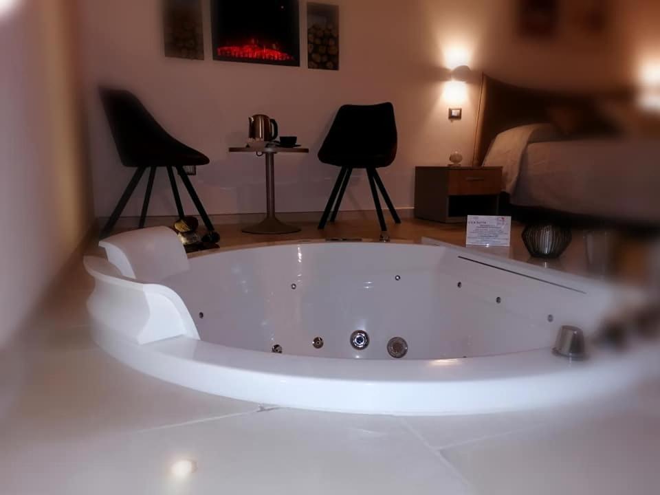 Lux Suite Taranto Exteriör bild