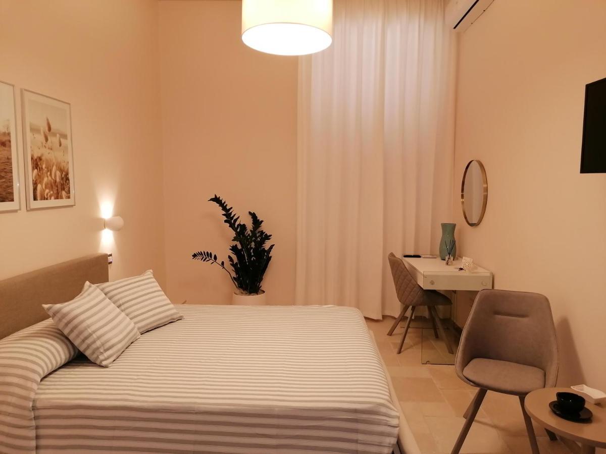 Lux Suite Taranto Exteriör bild