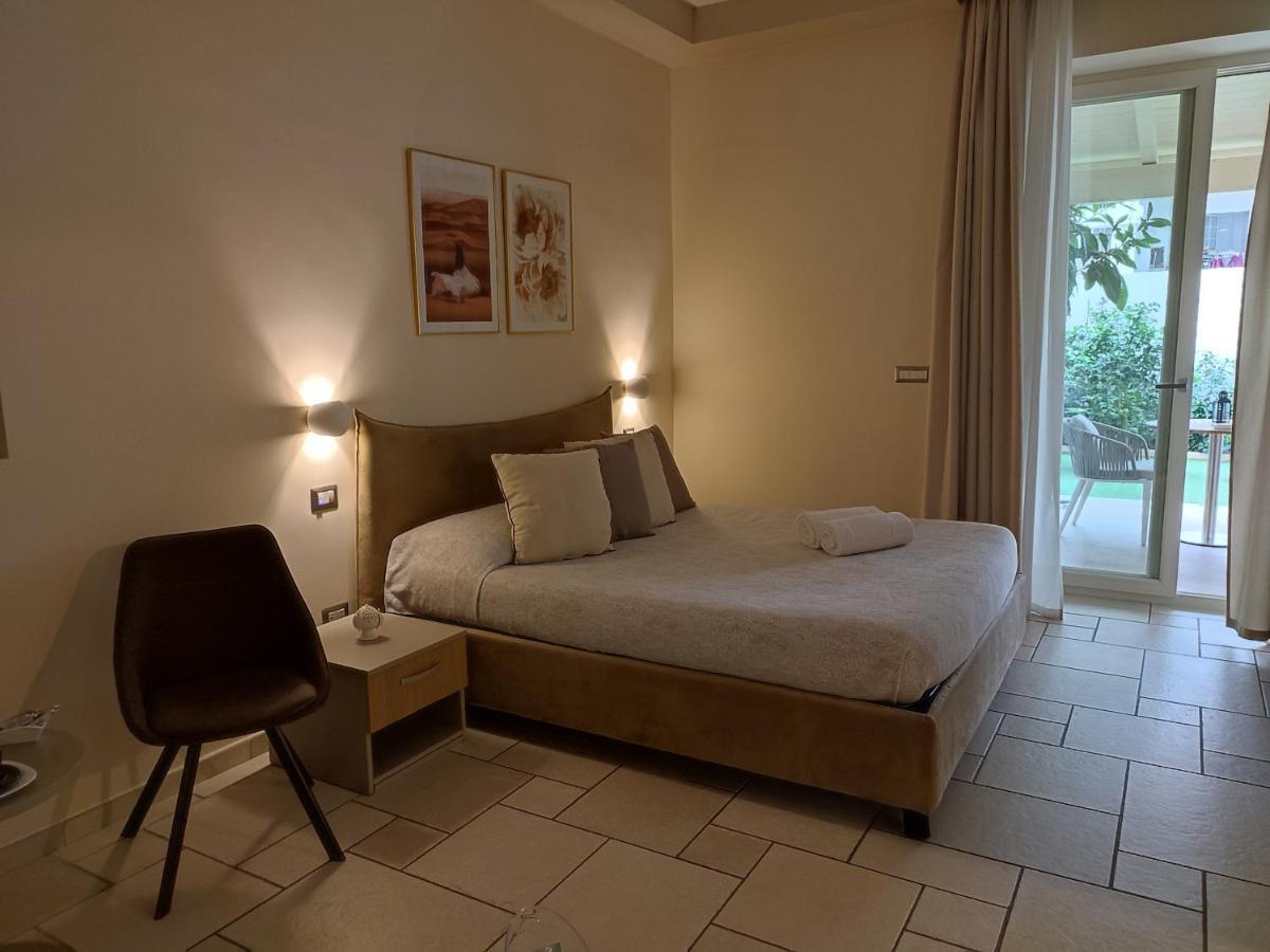 Lux Suite Taranto Exteriör bild
