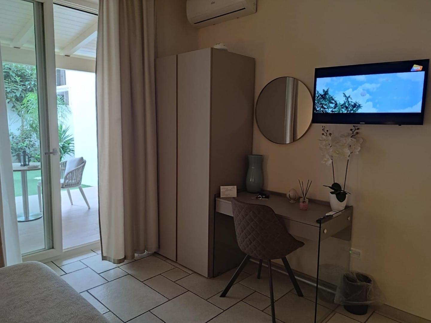 Lux Suite Taranto Exteriör bild