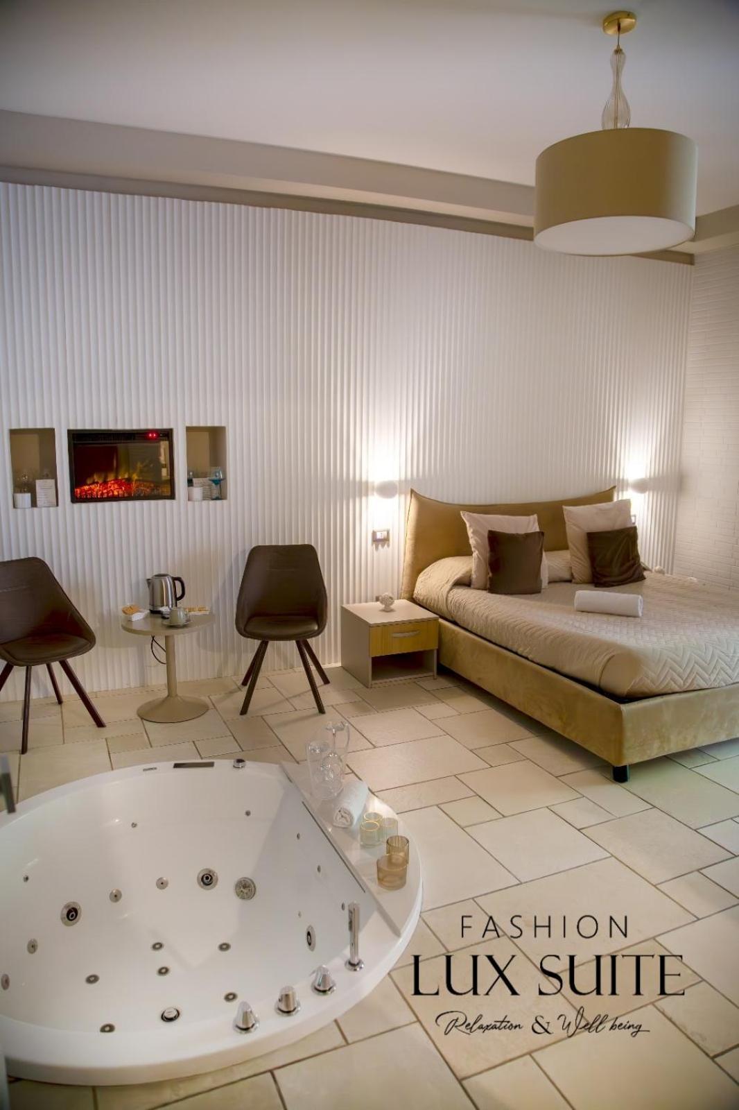 Lux Suite Taranto Exteriör bild